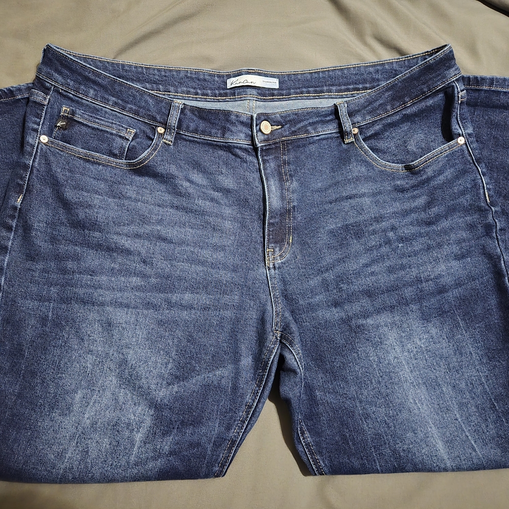 KanCan, Size 33.